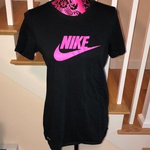 Nike t shirt size medium